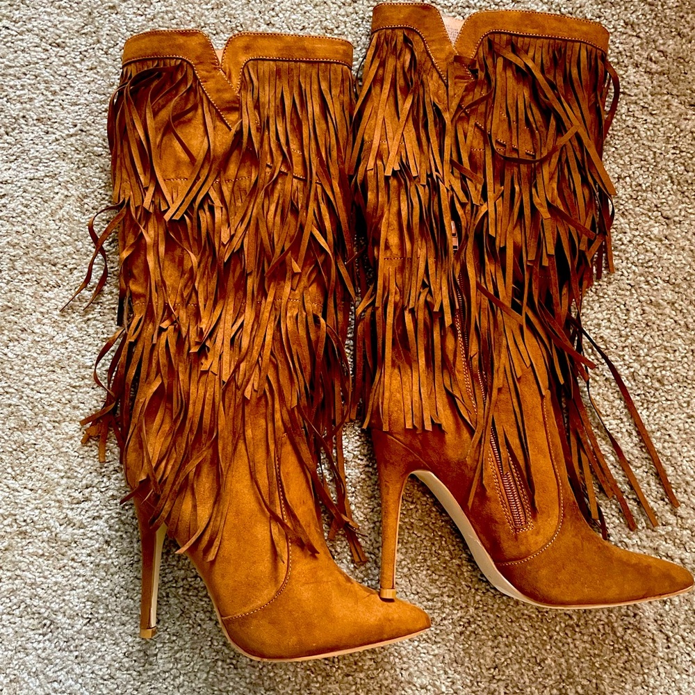 Brand New, Camel colored, Suede pointy-toes tassel boots